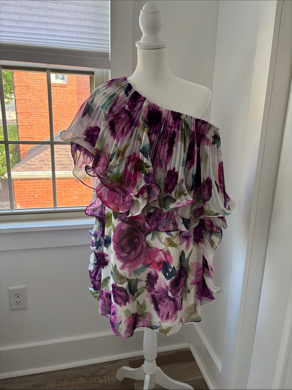 Jewel Badgley Mischka One-Shoulder Floral Ruffle Dress in Purple and Green